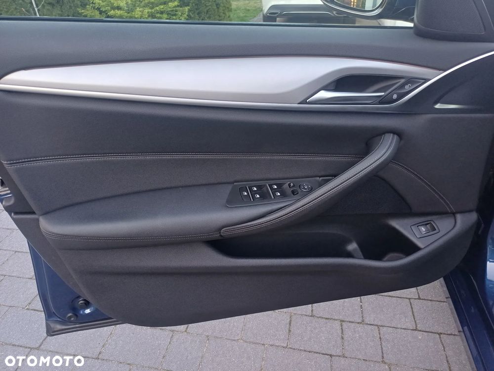 BMW Seria 5 520d M Sport Edition - 34