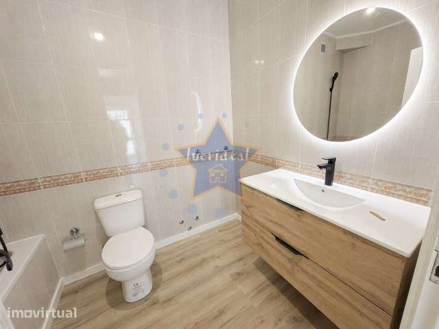 Apartamento T2 com varanda e garagem em Maia - Grande imagem: 2/3