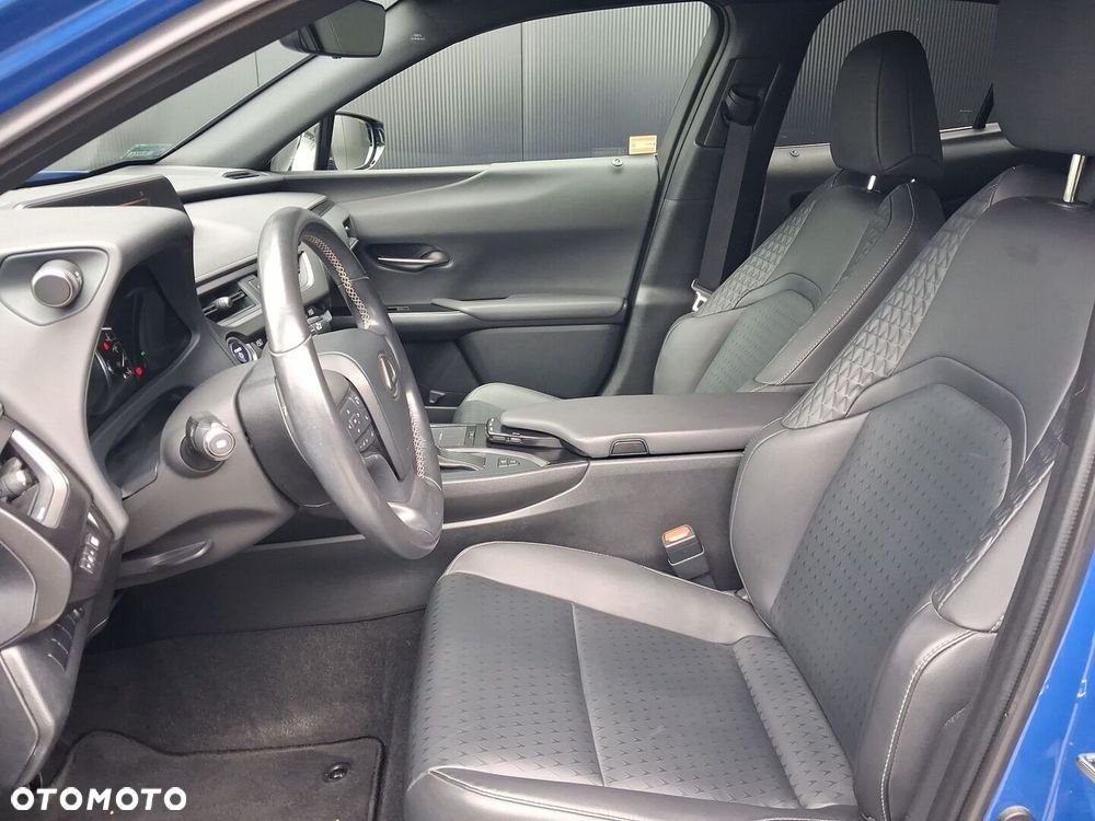 Lexus UX - 9