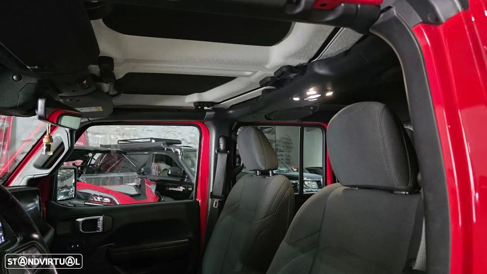 Jeep Gladiator 3.0 CRD Sport AT8 - 33