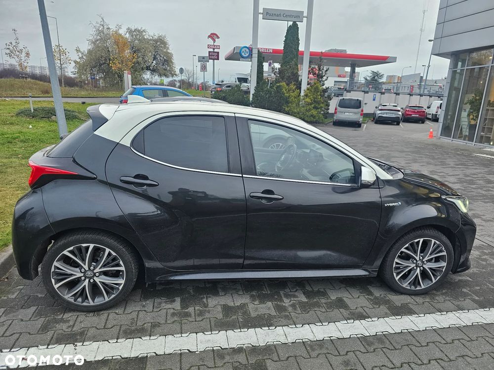 Toyota Yaris Hybrid 100 Selection - 8