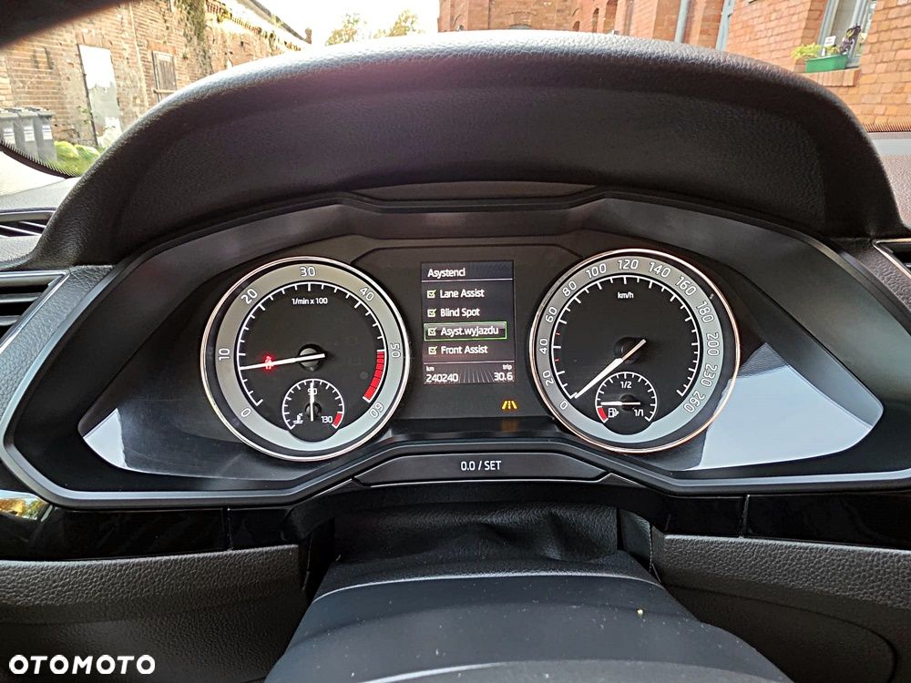 Skoda Superb 2.0 TDI DSG L&K - 18