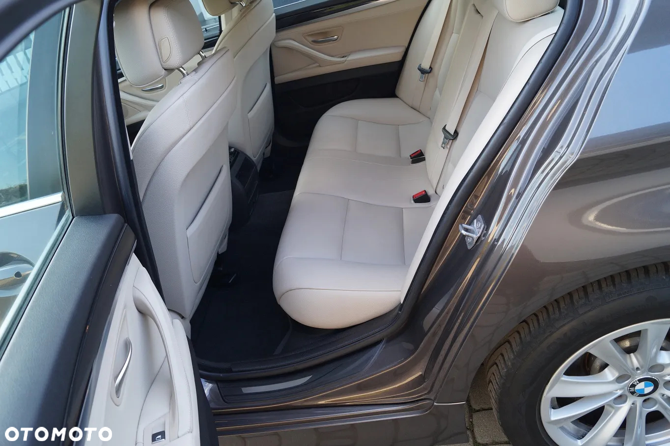 BMW Seria 5 520i - 8