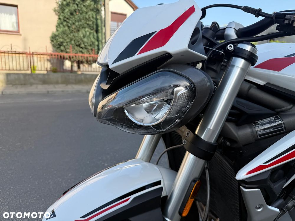 Triumph Street Triple - 22