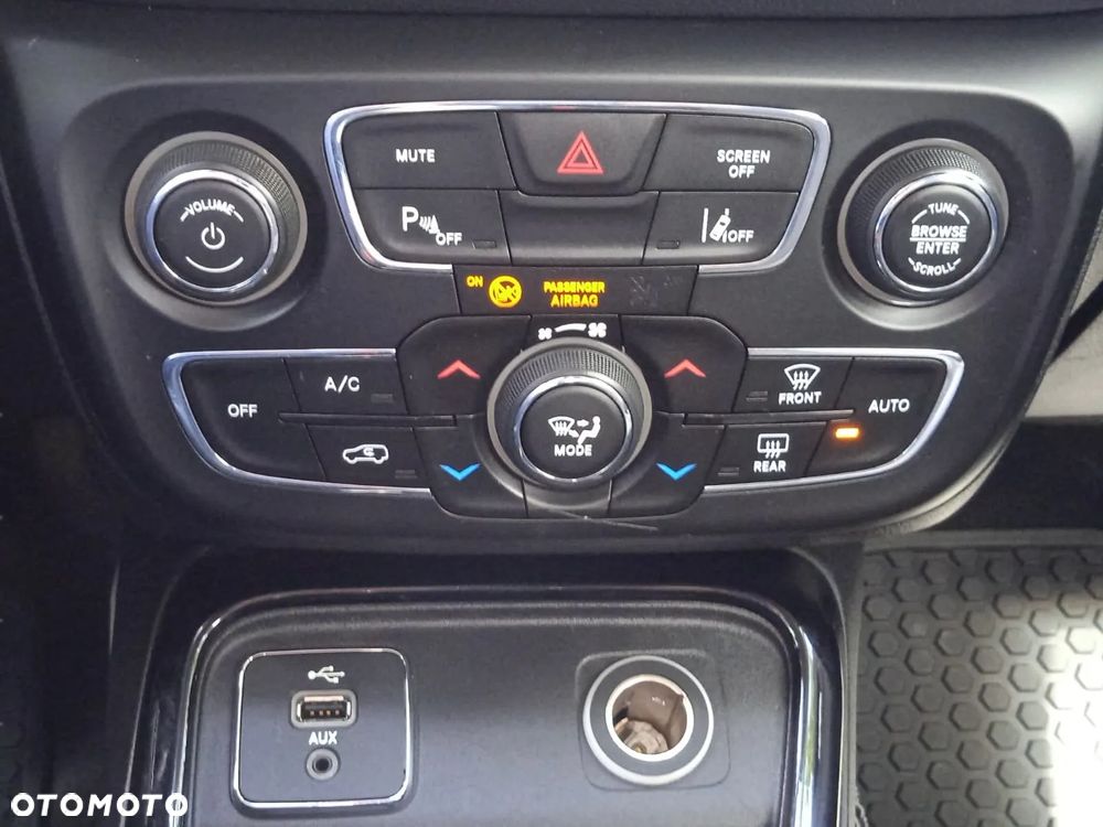 Jeep Compass 1.4 TMair Night Eagle FWD S&S - 28