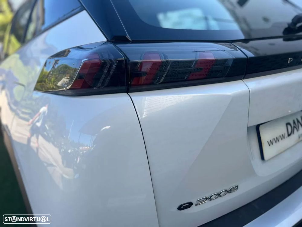 Peugeot e-2008 50 kWh Allure - 11
