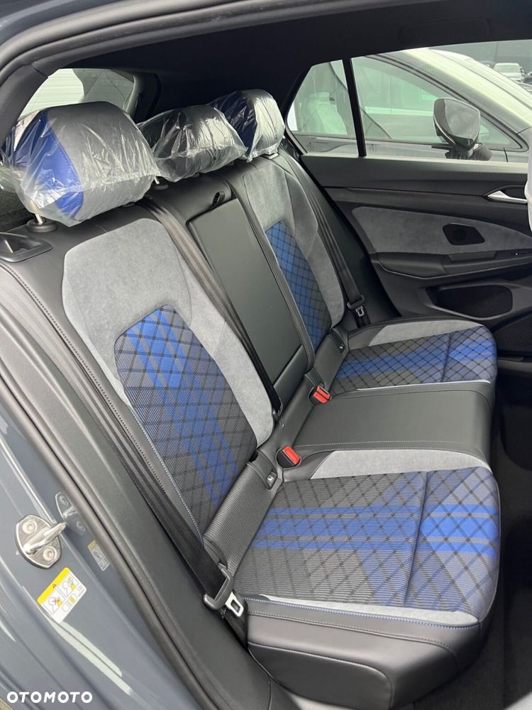 Volkswagen Golf - 8
