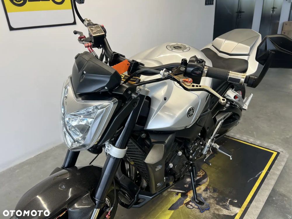 Yamaha FZ - 10