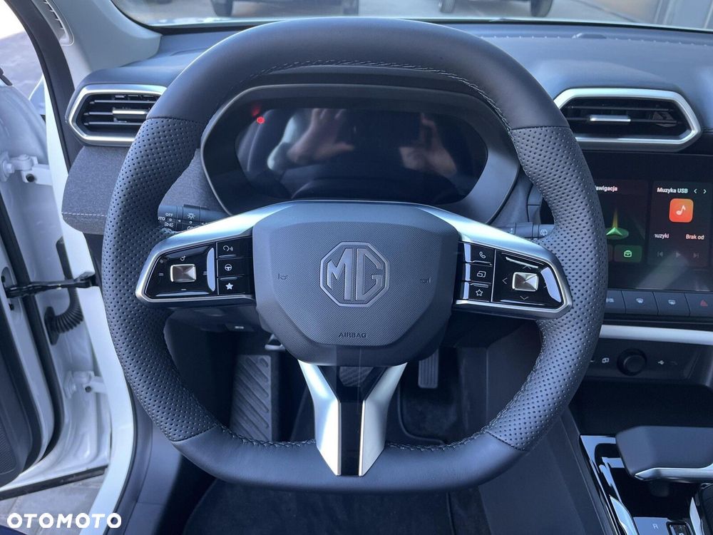MG ZS Hybrid+ - 13