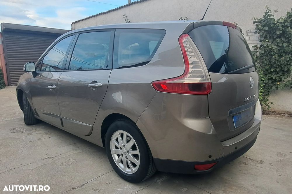 Renault Grand Scenic - 10