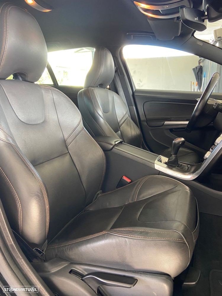 Volvo V60 Cross Country 2.0 D4 Pro - 24