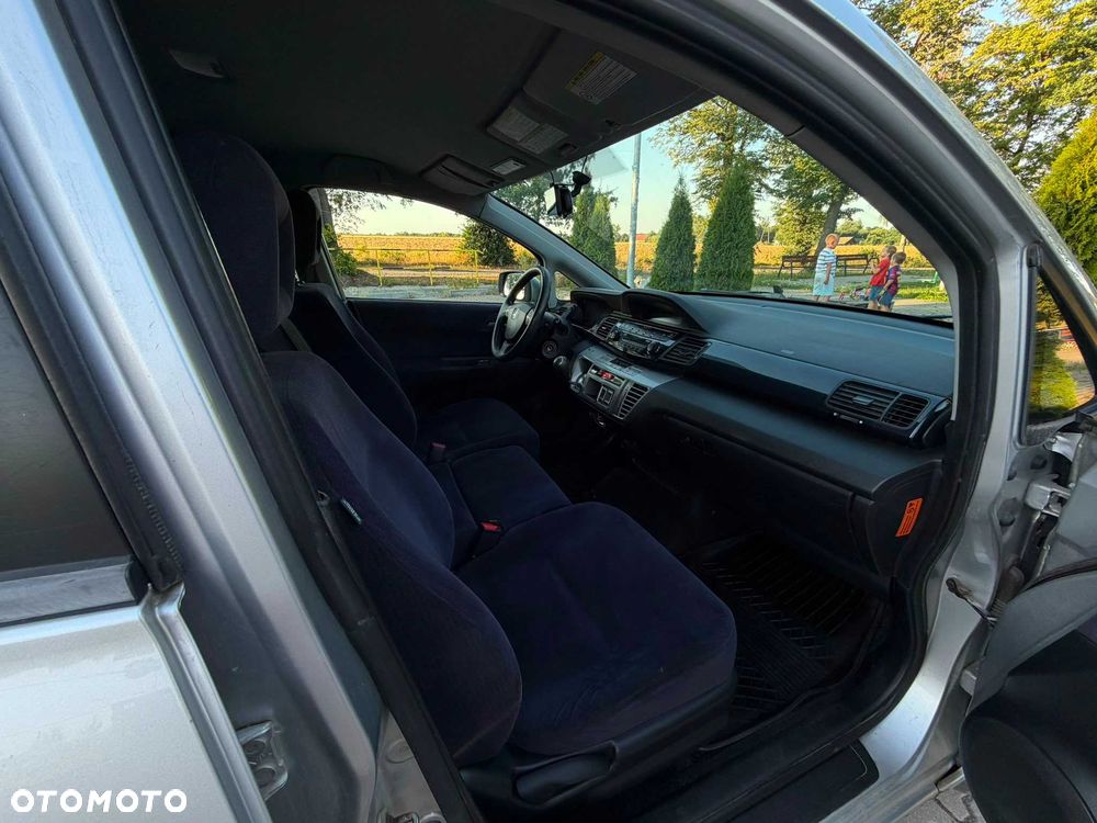 Honda FR-V - 5