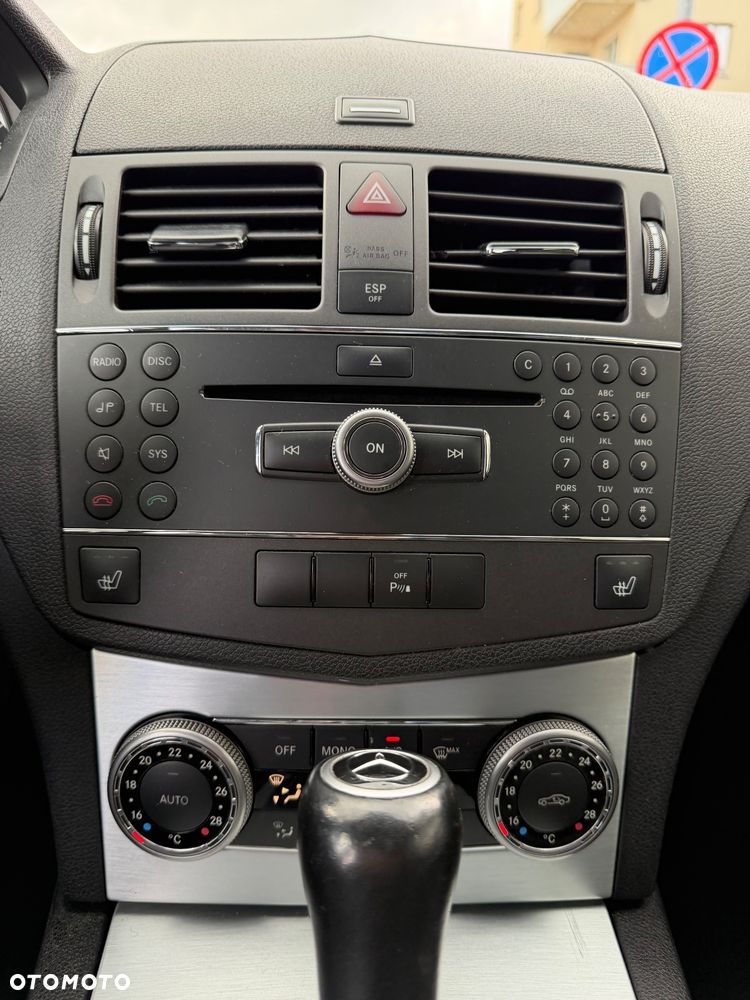 Mercedes-Benz Klasa C 180 BlueEFFICIENCY 7G-TRONIC Avantgarde - 26