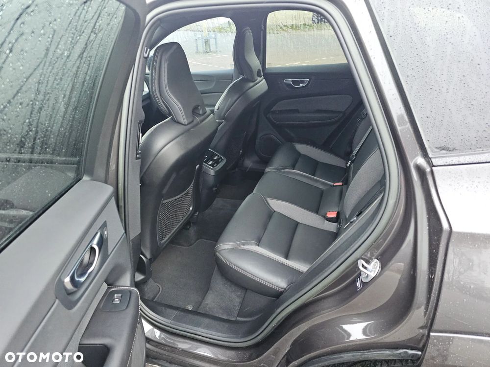 Volvo XC 60 B5 B AWD Ultimate Black Edition - 13