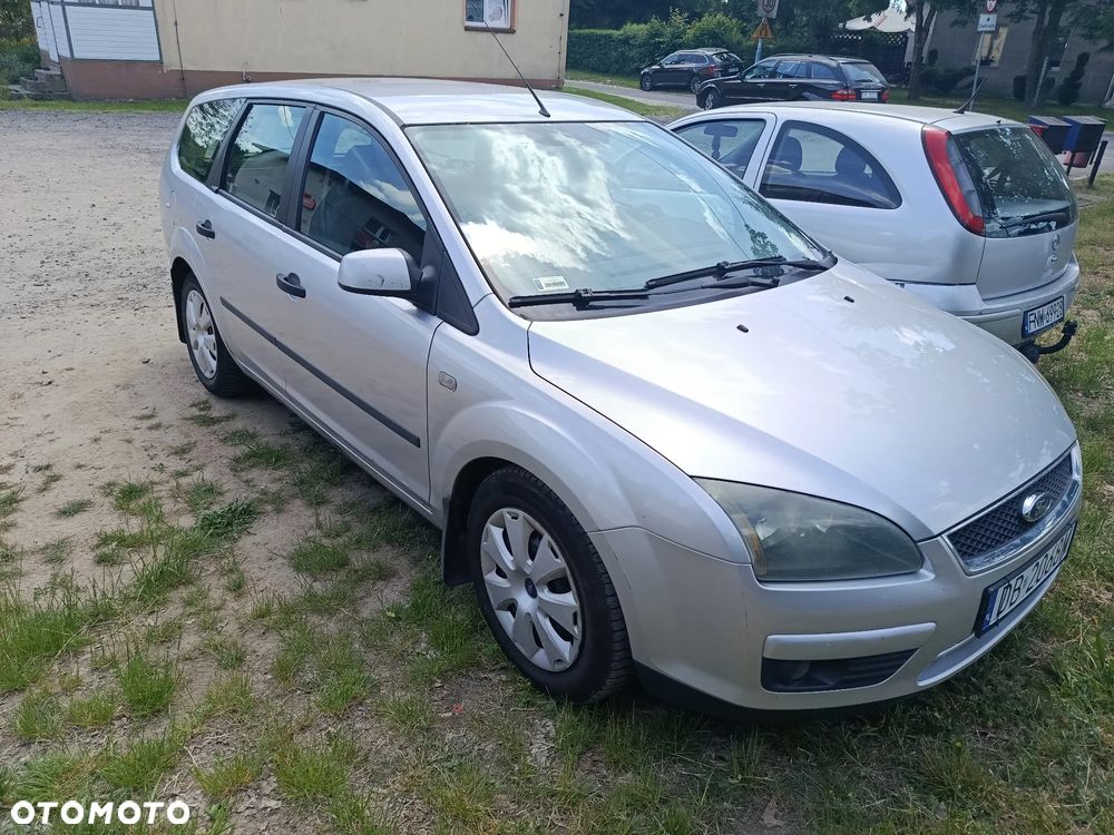Ford Focus 1.6 Ambiente - 2