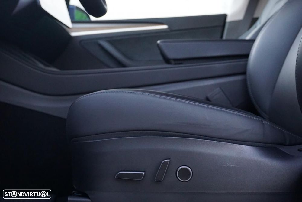 Tesla Model Y Long Range Dual Motor AWD - 43