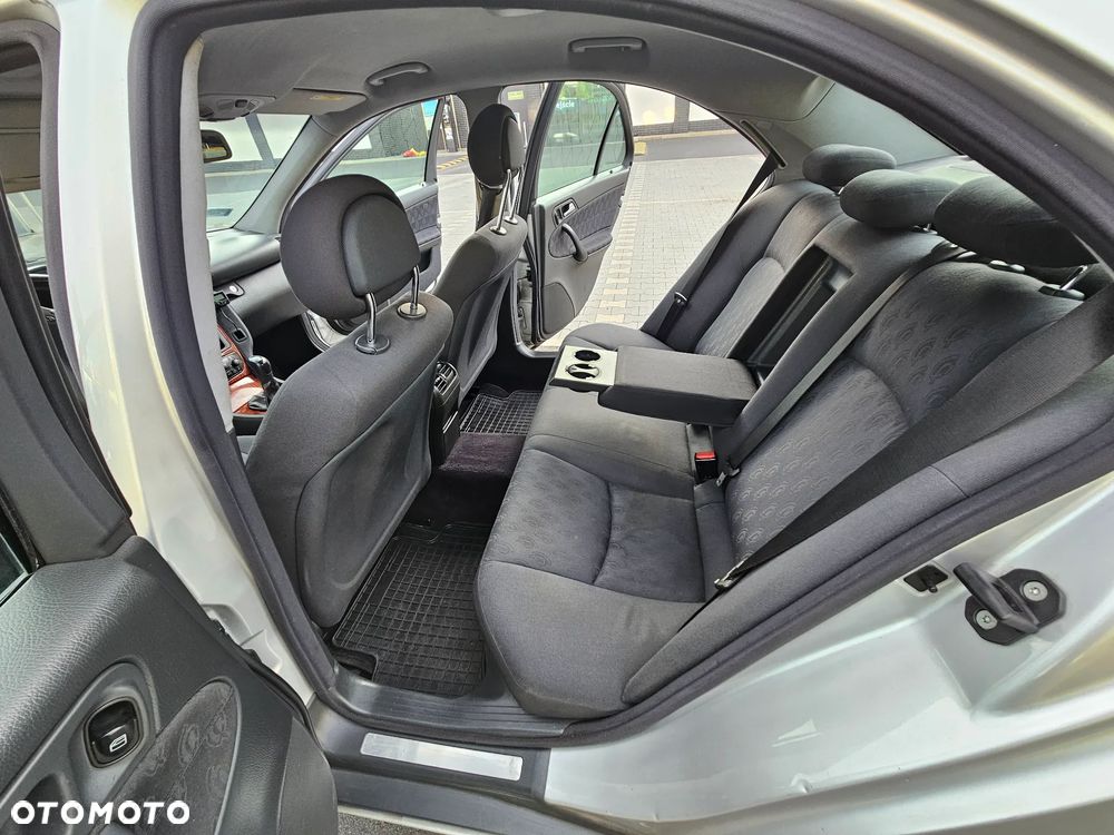 Mercedes-Benz Klasa C 200 T CDI Classic - 20