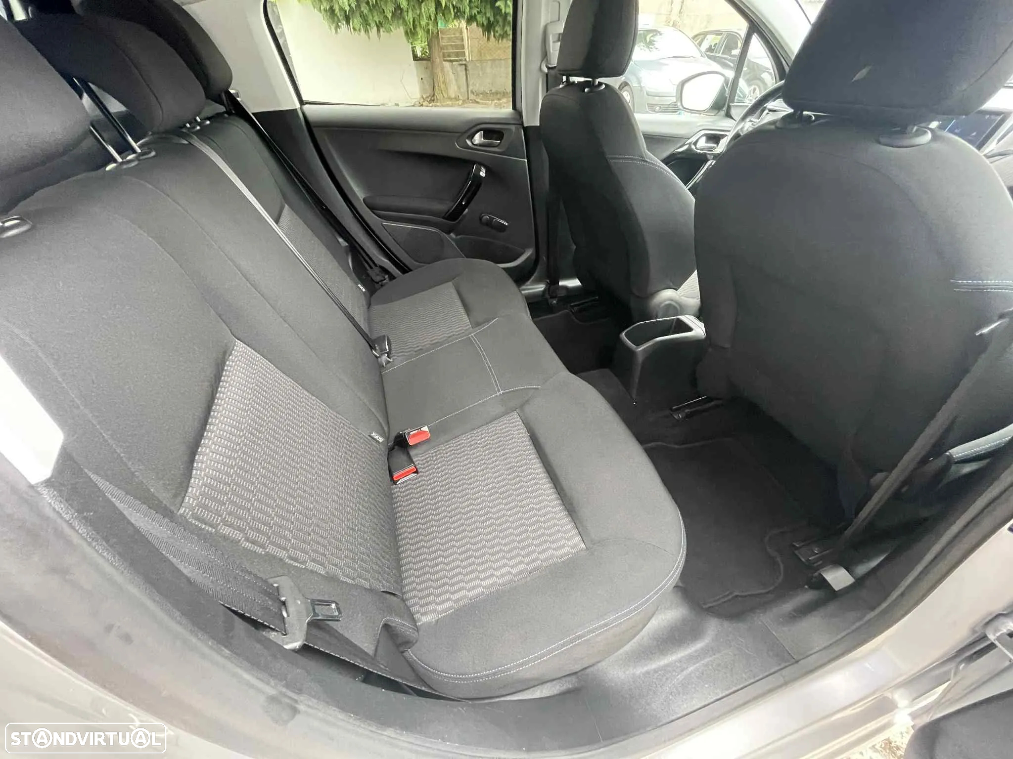 Peugeot 208 1.2 PureTech Style - 27