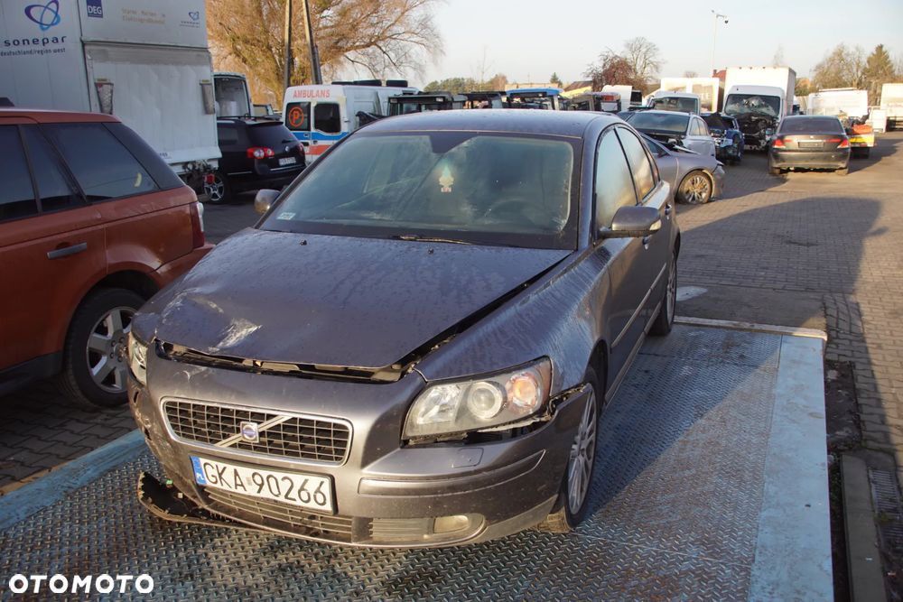 Auto na części - Volvo S40 II 1.6 D 109 KM D4164T MTX75 455 2006R Silnik Skrzynia Drzwi Błotnik Klapa Zderzak Lusterko Szyba Klamka Deska Kokpit Sterownik Moduł Czujnik Licznik Kierownica Wyświetlacz Panel - 1