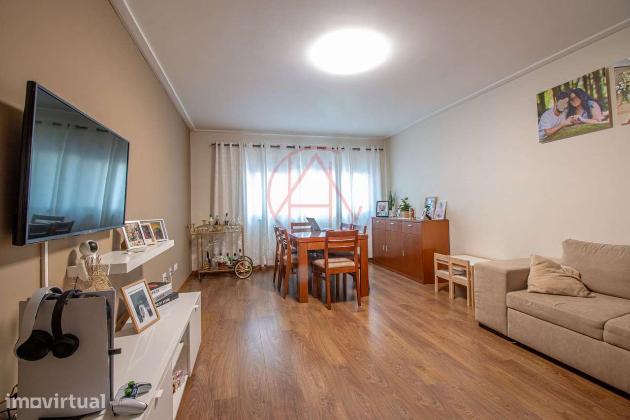 Apartamento T2 com Terraço e Garagem - Grande imagem: 3/44