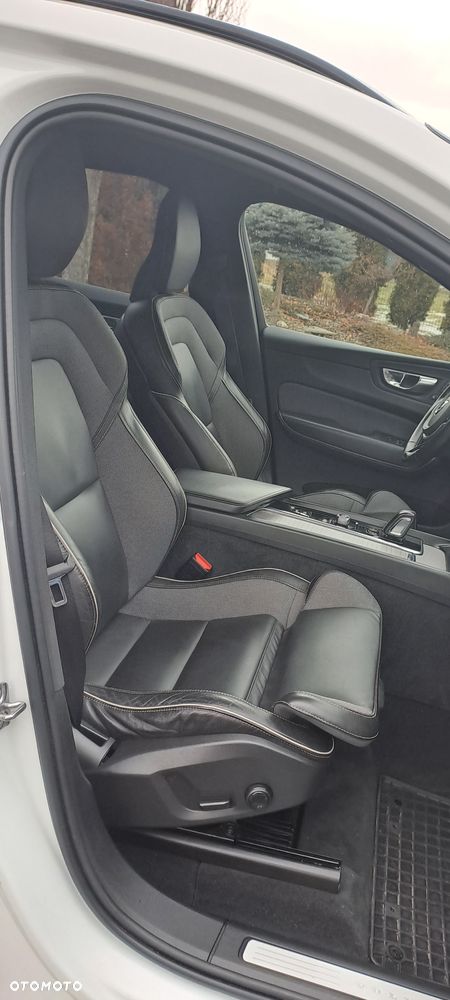 Volvo XC 60 D4 R-Design - 23