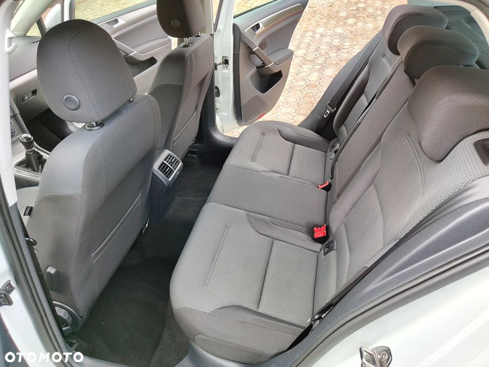 Volkswagen Golf - 25