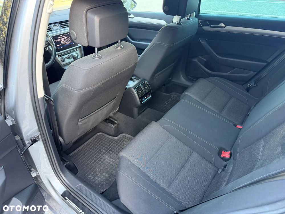 Volkswagen Passat 2.0 TDI SCR DSG Comfortline - 17