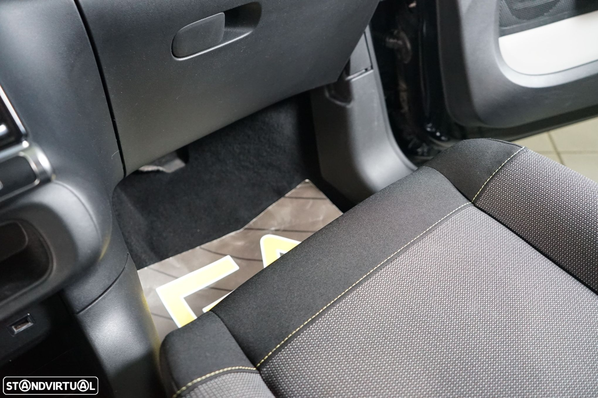 Citroën C3 1.6 BlueHDi Feel - 32