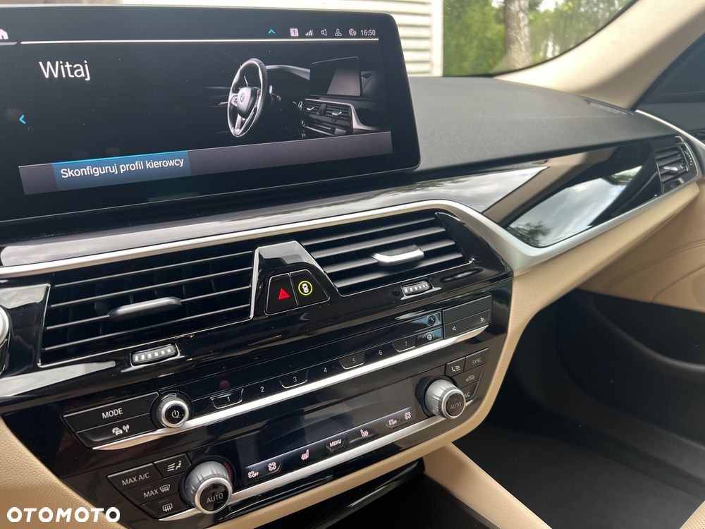 BMW Seria 5 530e xDrive - 24