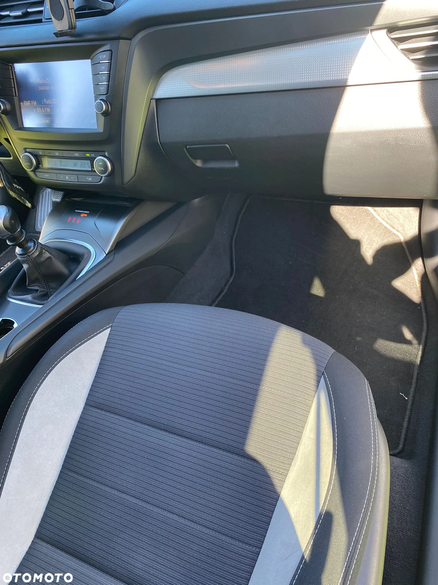 Toyota Avensis 2.0 D-4D Premium - 7