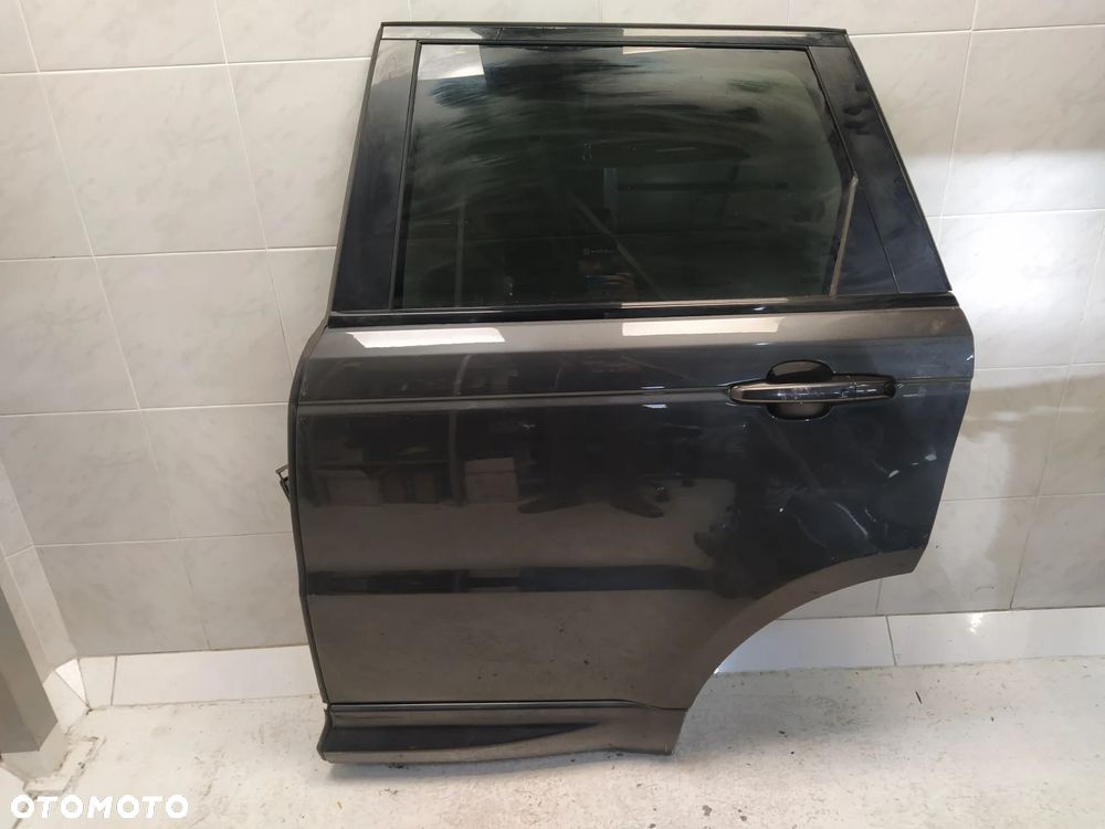 RANGE ROVER SPORT L494 DRZWI LEWY TYŁ TYLNE SZYBA LOGOWANA KLAMKA KOLOR CORRIS GREY UK ORYGINAŁ - 2