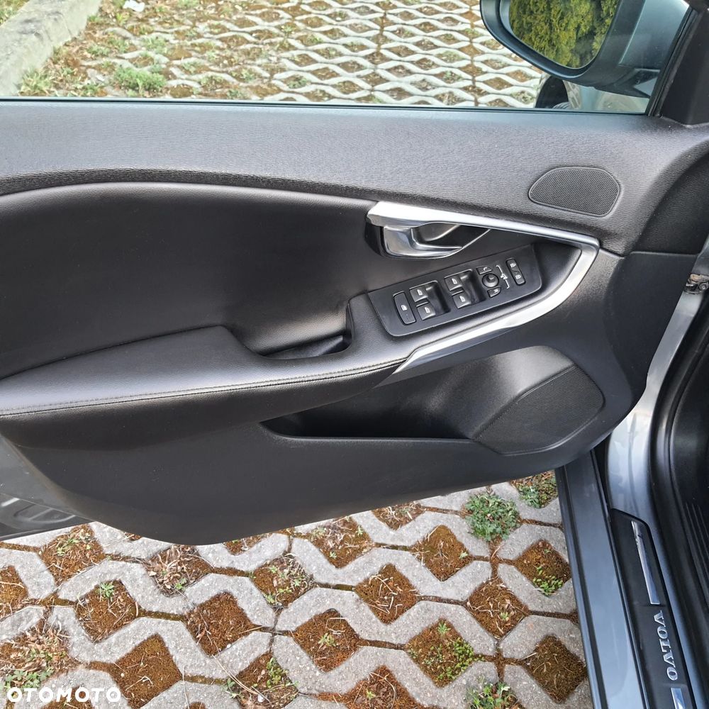 Volvo V40 D4 Geartronic Momentum - 18