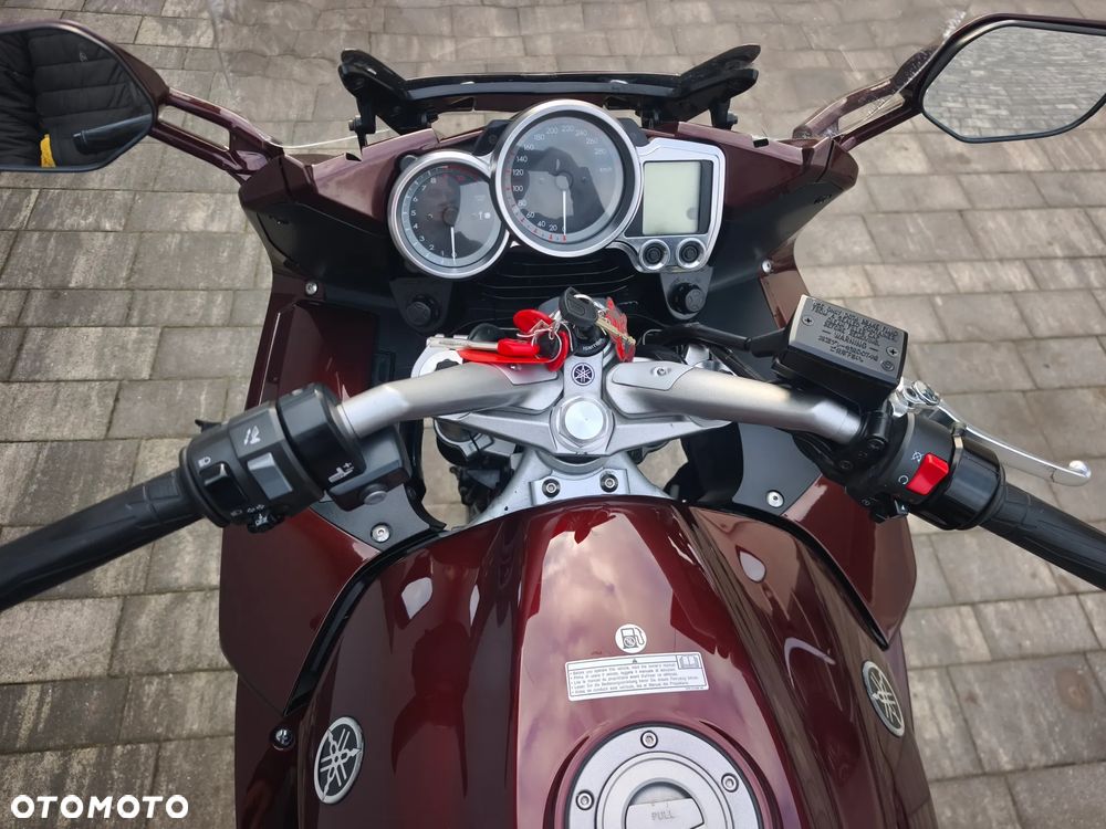 Yamaha FJR - 16