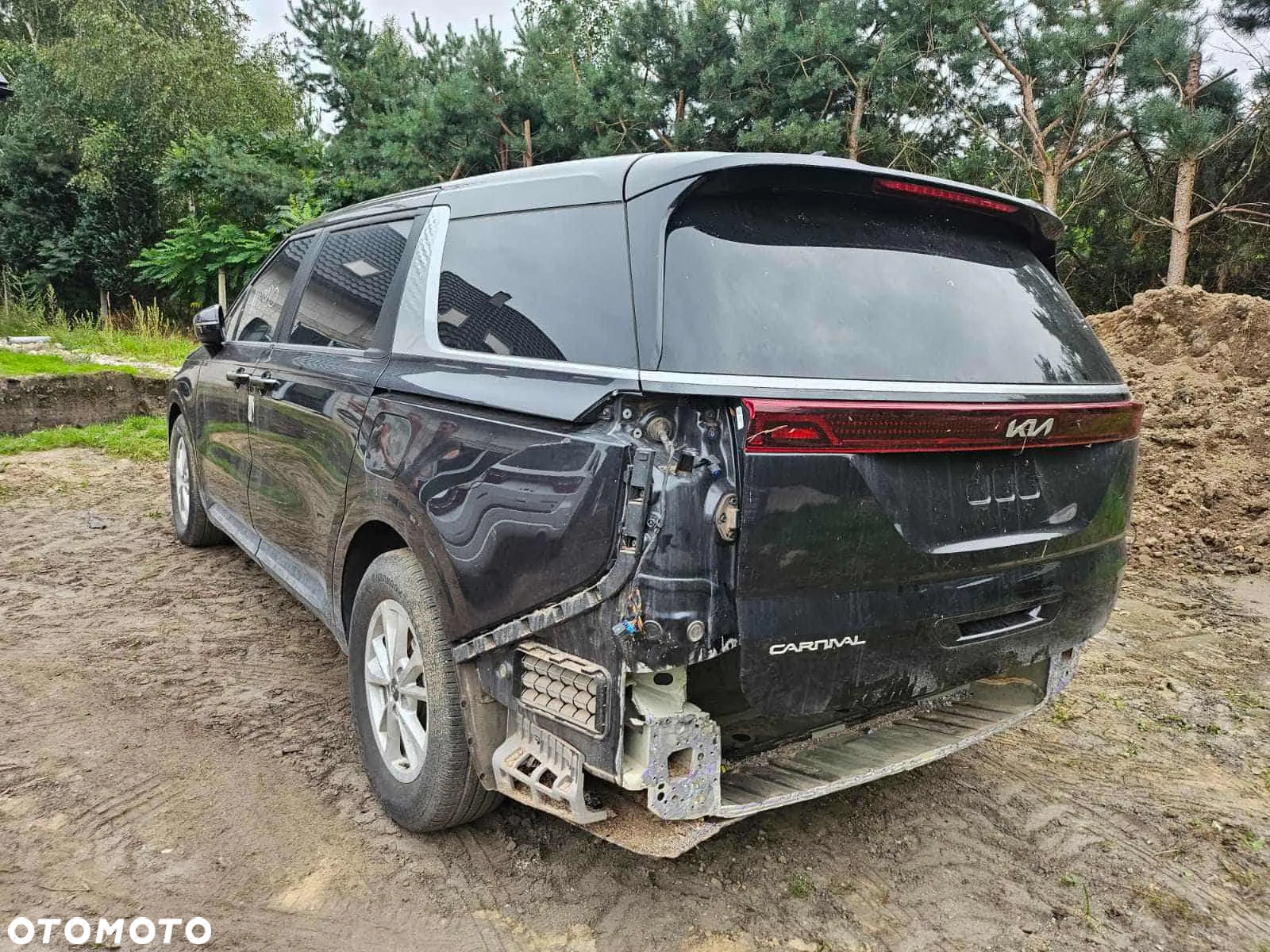 Kia Carnival - 4