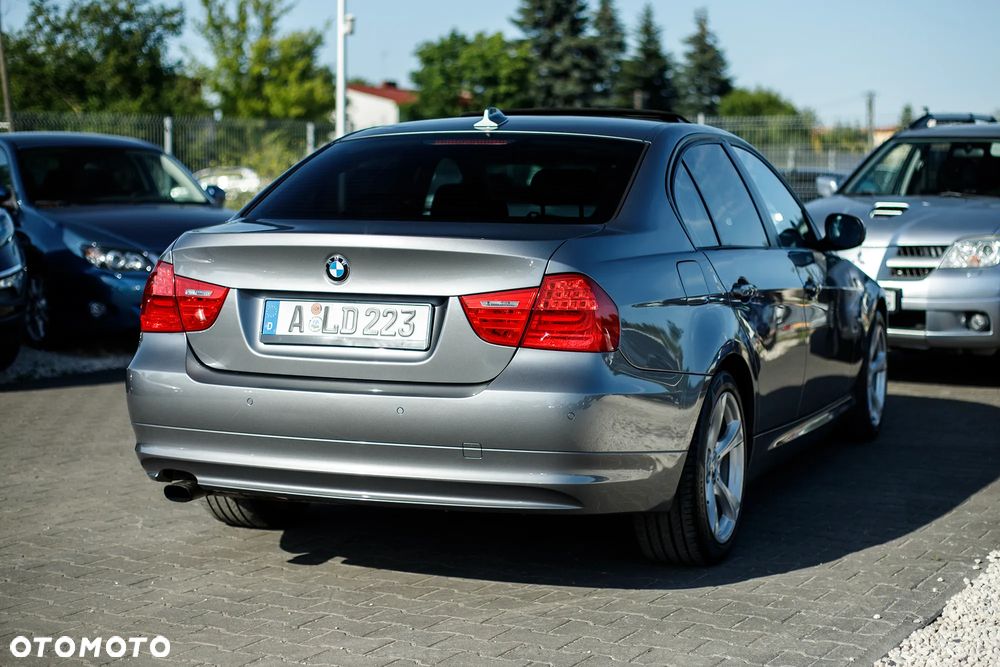 BMW Seria 3 318i Edition Sport - 13
