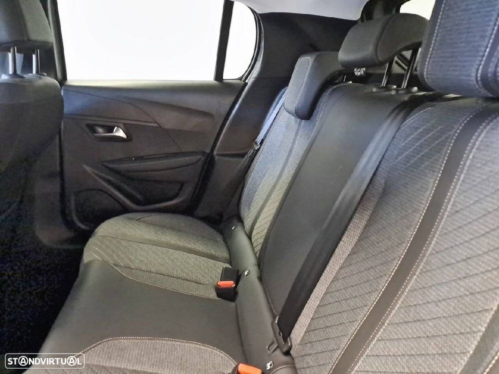 Peugeot 208 - 10
