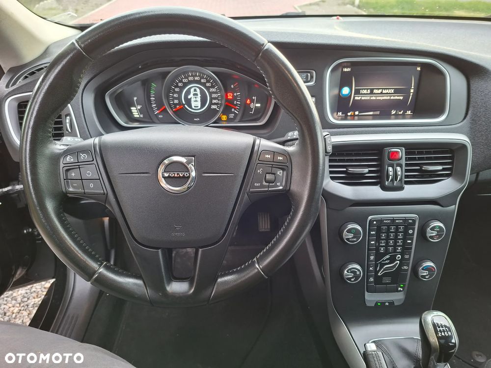 Volvo V40 D2 - 11