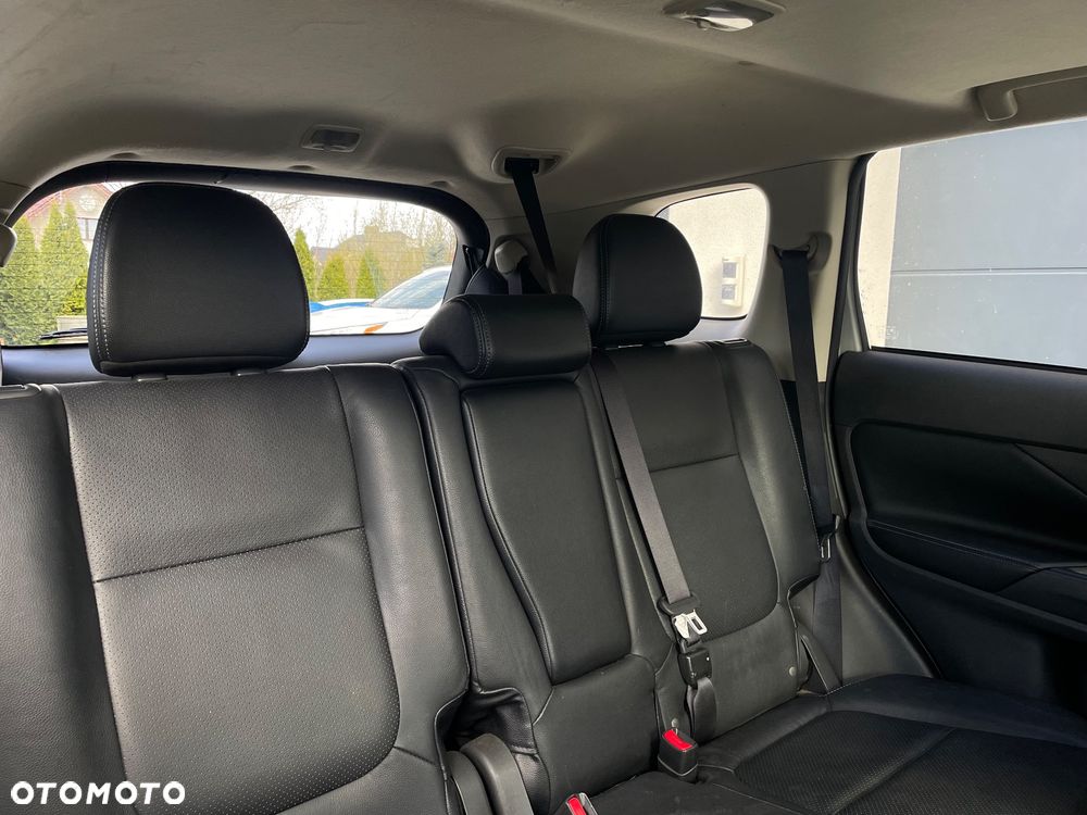 Mitsubishi Outlander - 12