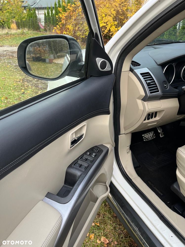 Mitsubishi Outlander 3.0 V6 XLS - 8