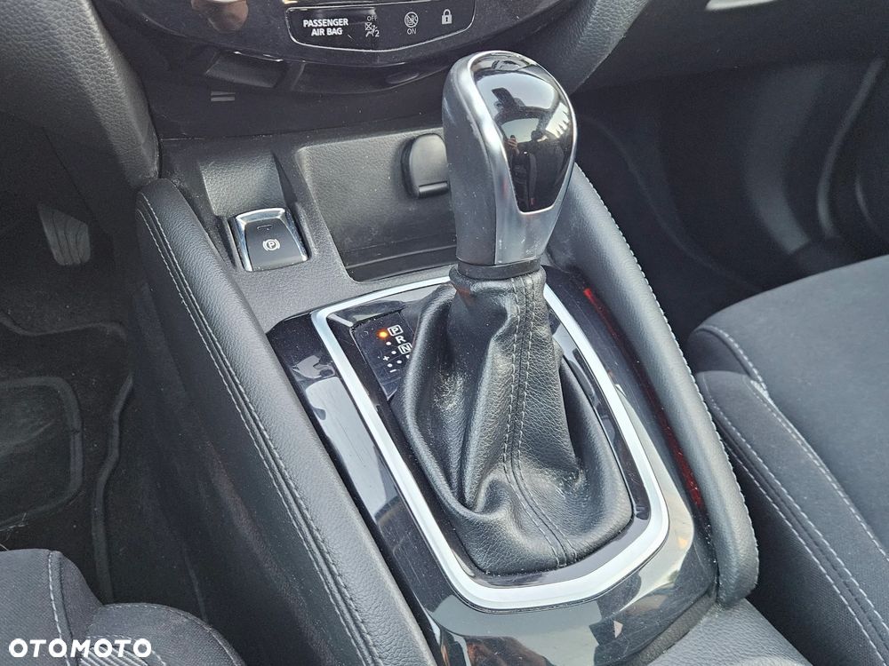 Nissan Qashqai 1.2 DIG-T N-Connecta Xtronic EU6 - 17