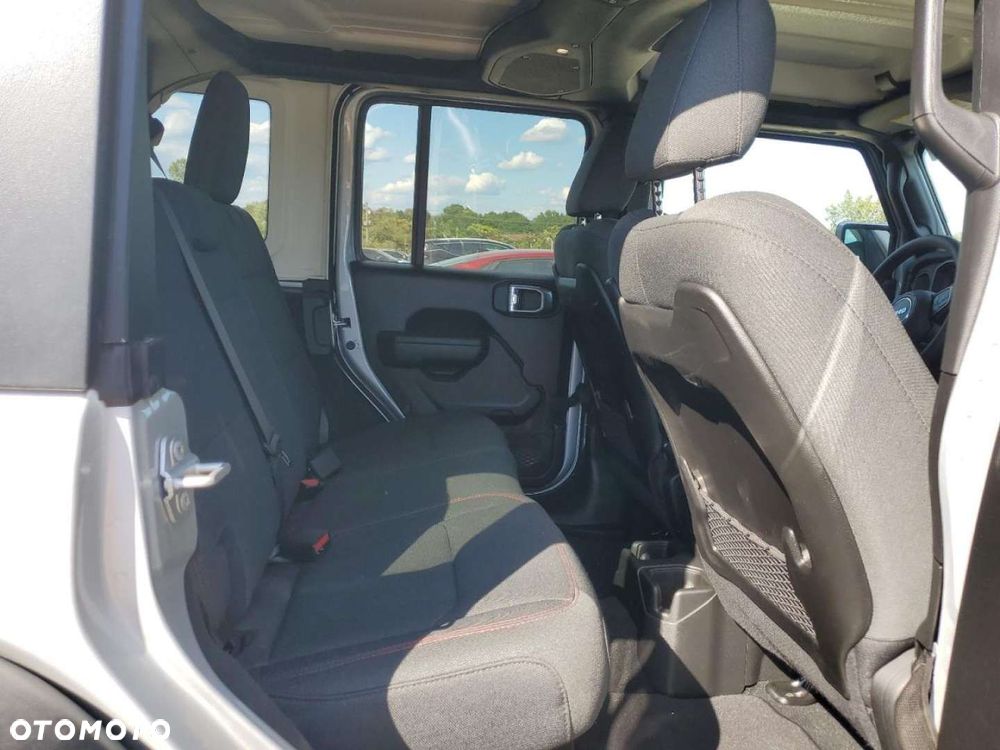 Jeep Wrangler - 12