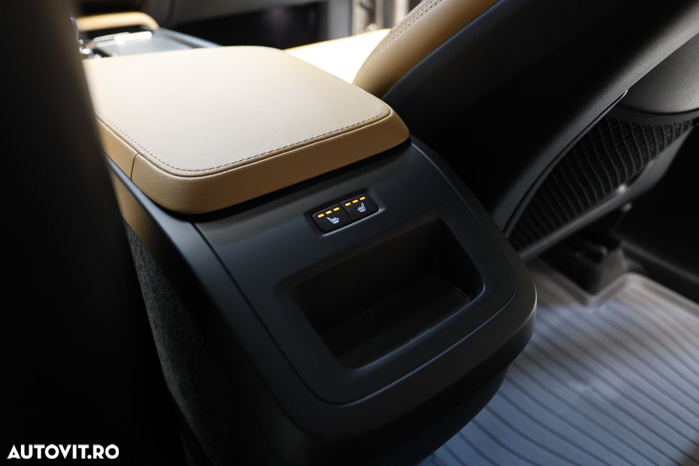 Volvo XC 90 B5 D AWD Ultimate Dark - 38
