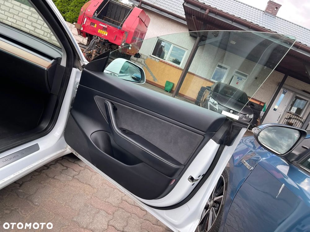 Tesla Model 3 Langstreckenbatterie Allradantrieb Dual Motor - 26