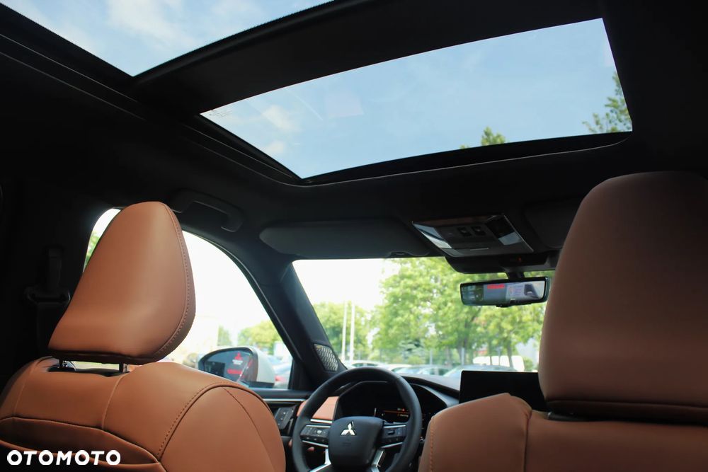 Mitsubishi Outlander Instyle Plus - 25