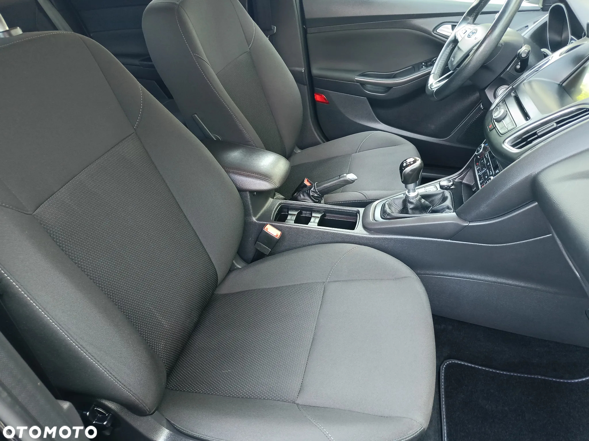 Ford Focus Turnier 1.0 EcoBoost Start-Stopp-System TITANIUM STYLE - 12