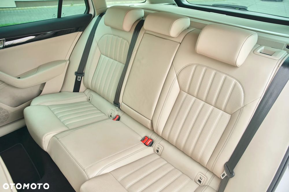 Skoda Superb 2.0 TDI L&K - 23