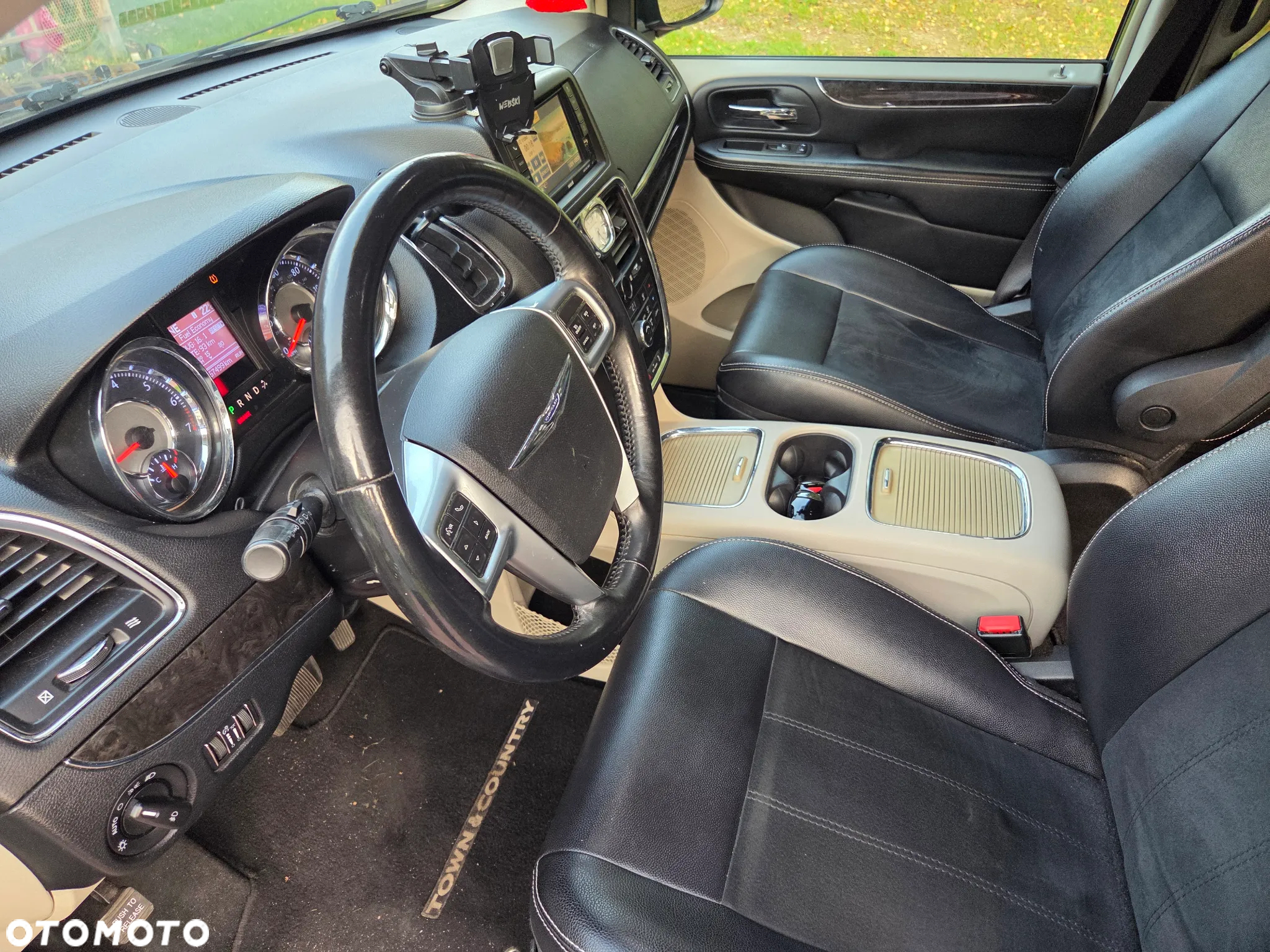 Chrysler Town & Country 3.6 Limited - 11