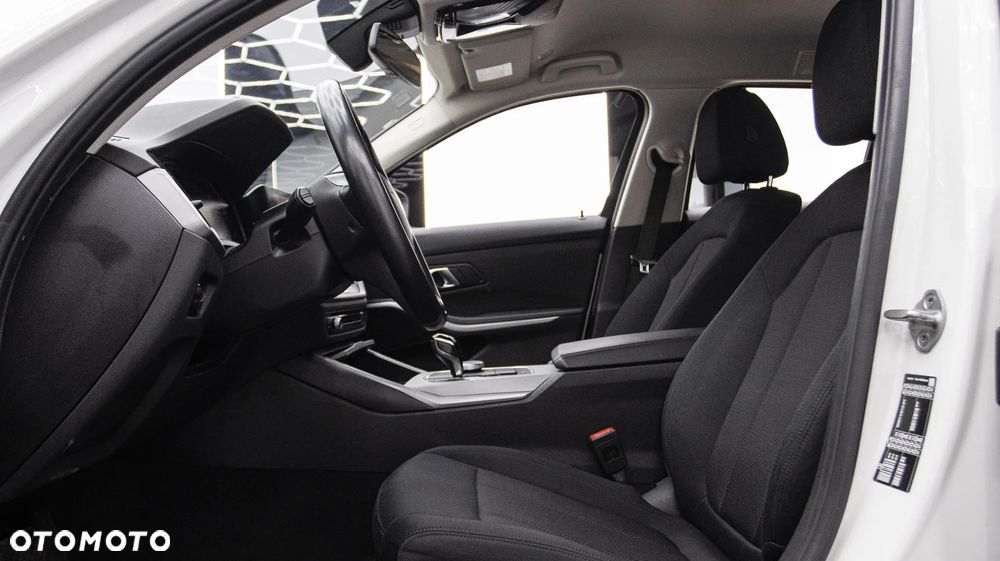 BMW Seria 3 318i Advantage sport - 17