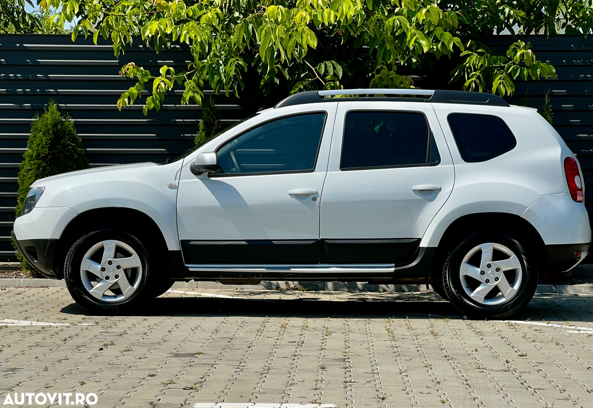Dacia Duster 1.6 4x4 Laureate - 16