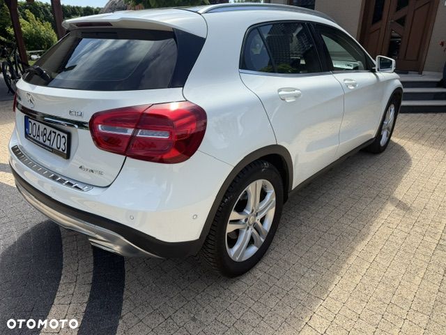 Mercedes-Benz GLA - 10